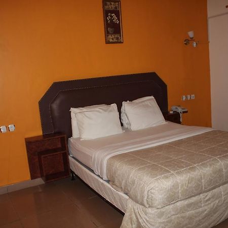 Zambezi Inn Hotel Conakry Exterior foto