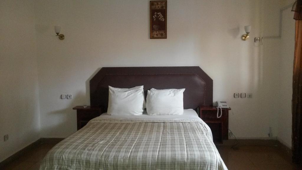 Zambezi Inn Hotel Conakry Zimmer foto