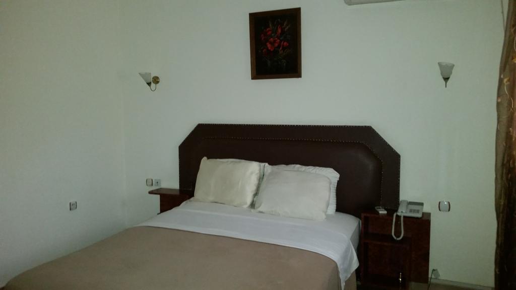 Zambezi Inn Hotel Conakry Zimmer foto