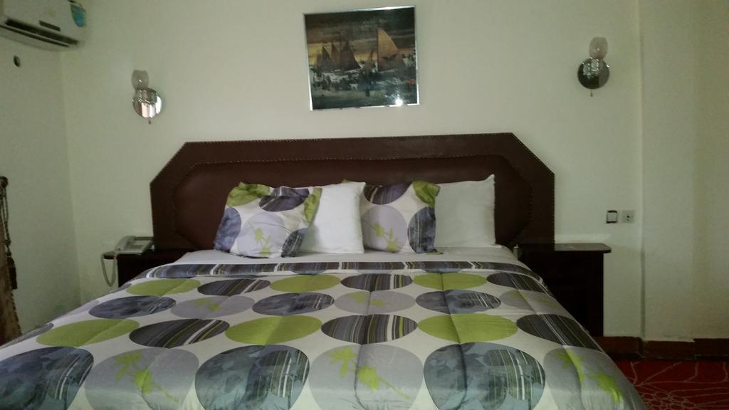 Zambezi Inn Hotel Conakry Zimmer foto