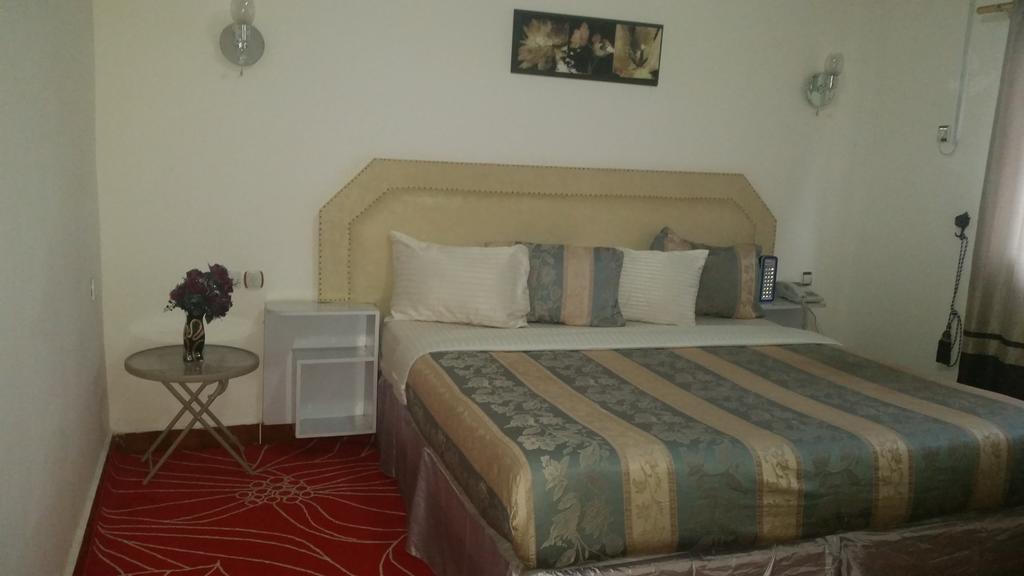 Zambezi Inn Hotel Conakry Exterior foto