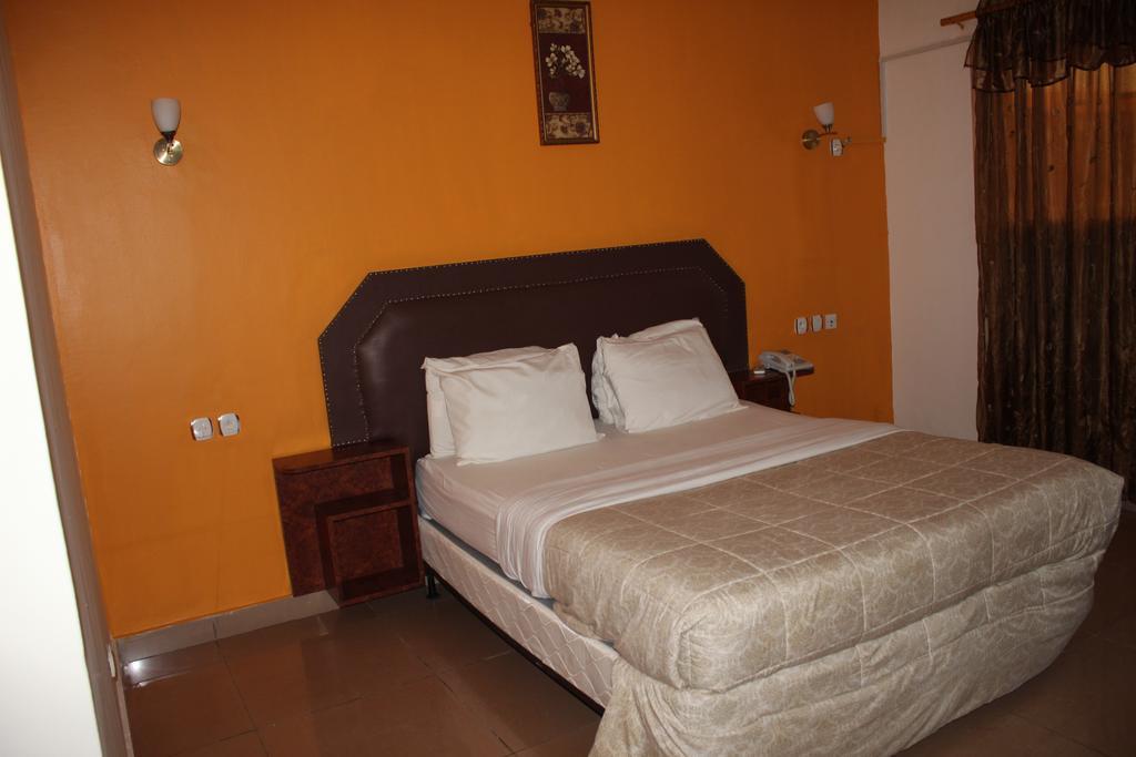 Zambezi Inn Hotel Conakry Exterior foto